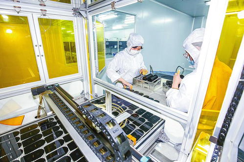 鹽城市政府圖片新聞 江蘇安蒲光學科技工人趕制訂單 技術咨詢助力生產